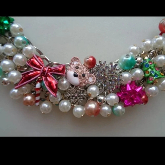 BETSEY JOHNSON Christmas Holiday Revival Multi-Charm & Baubles Bracelet NEW NWT - Picture 2 of 16